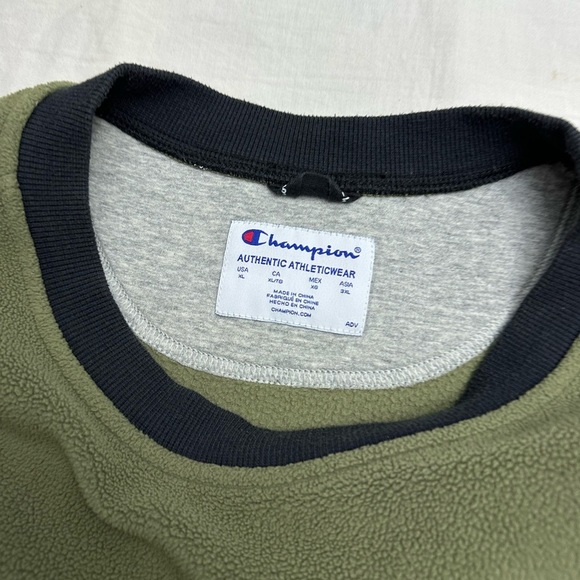 Fuzzy Champion Fleece Crew - Picture 3 of 3